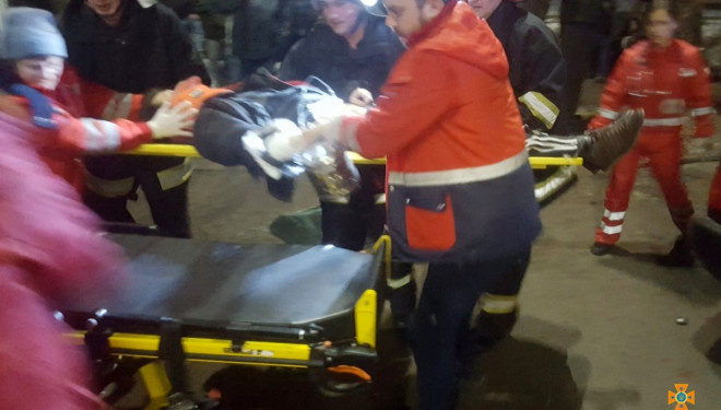 У Тернополі водій Audi A6 зіткнувся з деревом