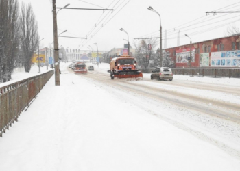 Як у Тернополі місто від снігу прибирають