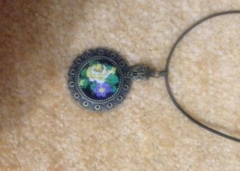 Міліметровими хрестиками вишиває диво-орнаменти на прикрасах мешканка Тернопілля (Фото)