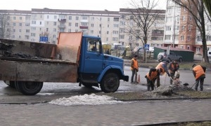 На дорогах Тернополя триває ліквідація аварійної ямковості