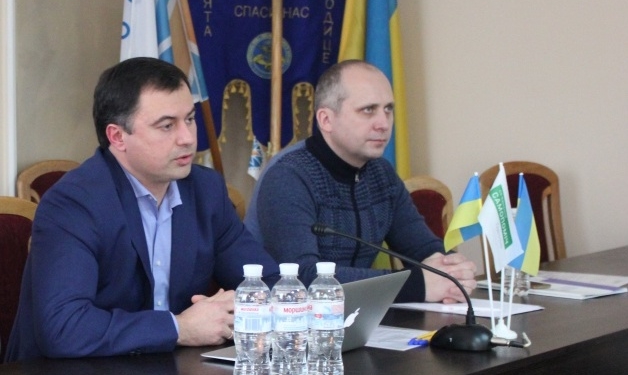 Як голова конкурсної комісії облради від «Самопомочі» конкурс між своїми фірмами проводив