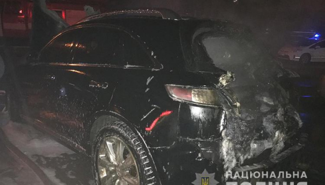 У Тернополі спеціально підпалили Infiniti FX35 (фотофакт)