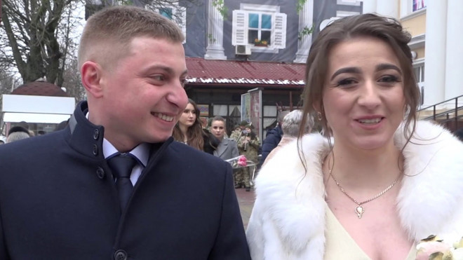 Військовослужбовці у Тернополі організували весілля із сюрпризом за добу (Відео)