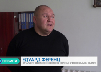 Сморід та рештки тварин, – стихійне звалище біля Тернополя так і не прибрали