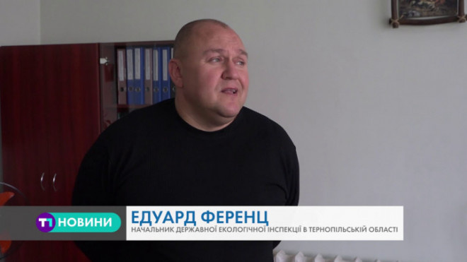 Сморід та рештки тварин, – стихійне звалище біля Тернополя так і не прибрали