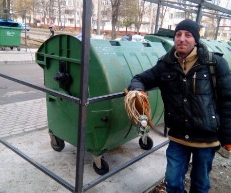 У Тернополі будують гарні нові сміттєві майданчики