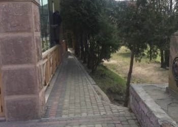 У центрі Тернополя перегородили перехід (фотофакт)