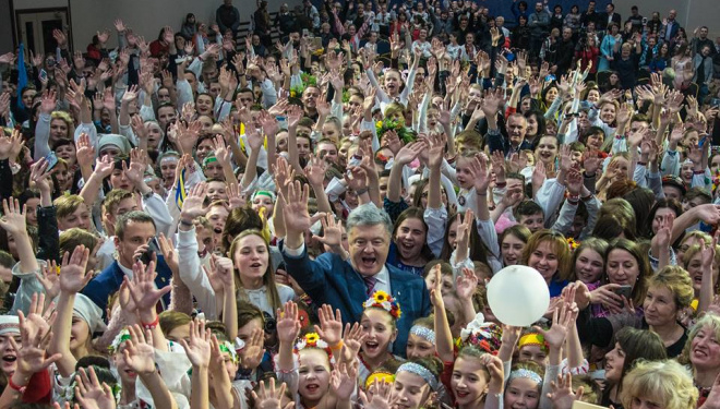 На Тернопільщині встановили рекорд: наймасовіше виконання пісні “Вставай Сонце”