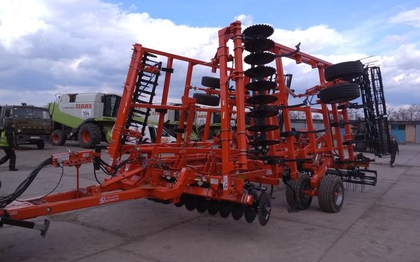 Об’єднана компанія CFG/«МРІЯ» отримала першу поставку нової сільгосптехніки на 2,3 млн дол