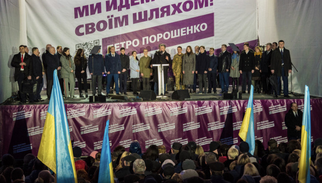 Тепла зустріч Президента з тернополянами на Театральній площі (фотофакт)