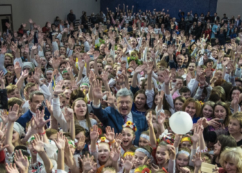 На Тернопільщині встановили рекорд: наймасовіше виконання пісні “Вставай Сонце”