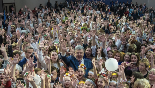 На Тернопільщині встановили рекорд: наймасовіше виконання пісні “Вставай Сонце”
