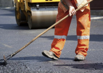 У Тернополі триває поточний ремонт дорожнього покриття