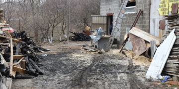 Неподалік Тернополя масштабна пожежа: вогонь охопив понад 350 м.к.в покрівлі