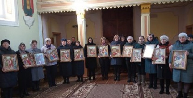 14 вишитих бісером ікон передали у храм на Тернопільщині парафіянки (Фото)