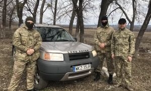 Тернопільсько-Зборівська архиєпархія УГКЦ передала українським бійцям позашляховик