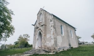 На Тернопільщині унікальний костел ХІХ століття повернули у власність католицькій громаді