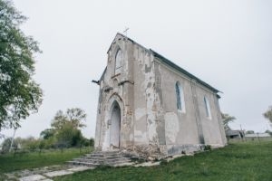 На Тернопільщині унікальний костел ХІХ століття повернули у власність католицькій громаді