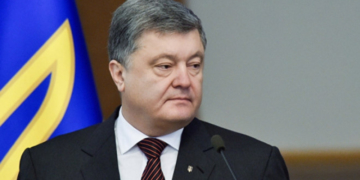 Порошенко зібрав на своєму мітингу в Києві в десятки разів більше людей, ніж Тимошенко, – блогер