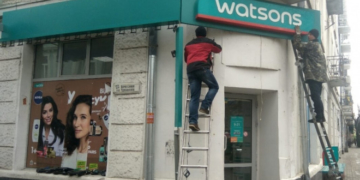 У Тернополі знову демонтовують вивіски