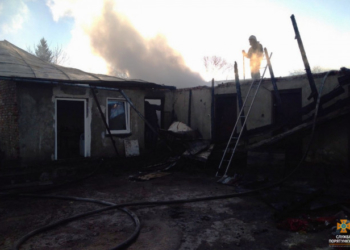 Неподалік Тернополя ледь не згорів житловий будинок