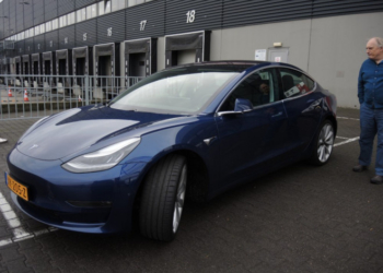 Першу в Україні Tesla Model 3 європейської версії тернополянин придбав за майже 50 000 євро