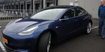 Першу в Україні Tesla Model 3 європейської версії тернополянин придбав за майже 50 000 євро