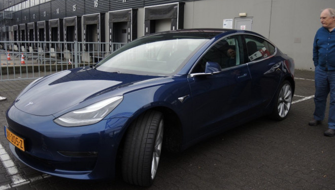 Першу в Україні Tesla Model 3 європейської версії тернополянин придбав за майже 50 000 євро