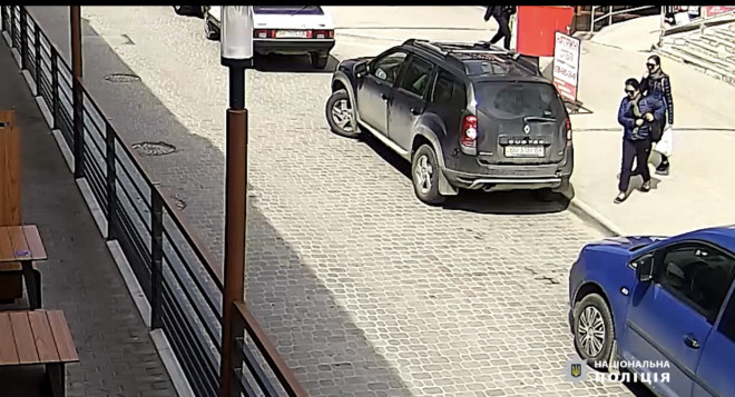 У Тернополі розшукують жінок, яких підозрюють у кишенькових крадіжках (Відео)