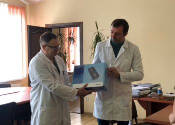 У Тернополі благодійники передали електрокардіостимулятор обласній лікарні
