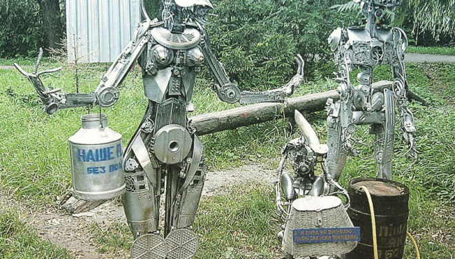 Митець з Тернополя створив “сім’ю ХХІ століття” із металобрухту (Фото)