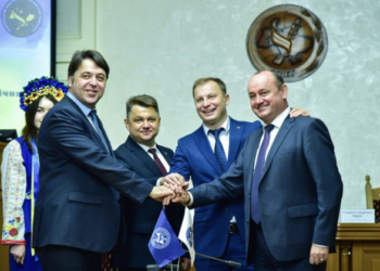 Сьогодні в Тернополі дипломи магістрів отримали відомі випускники