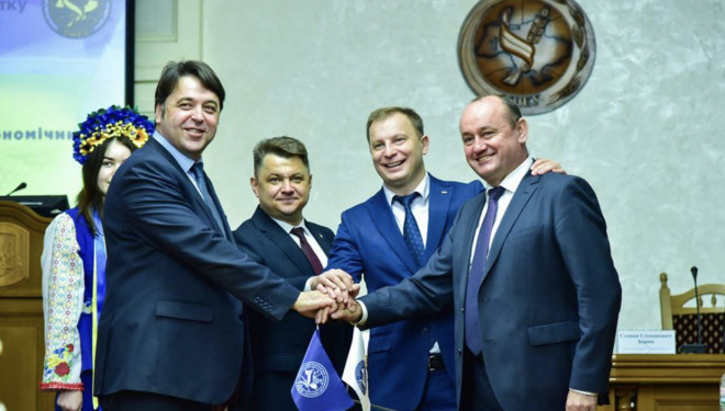 Сьогодні в Тернополі дипломи магістрів отримали відомі випускники