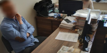 Тернопільщина: посадовця міської ради затримали на хабарі