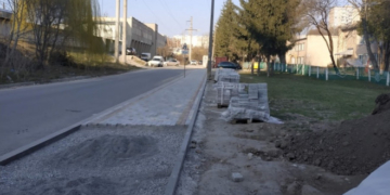 У Тернополі продовжують ремонтувати тротуари