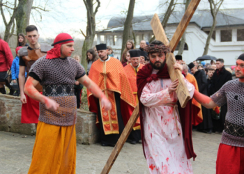 Театралізовану Хресну дорогу в Зарваниці телеканал «Тернопіль1» транслюватиме в прямому ефірі