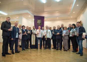 На Тернопільщину привезли благодатний вогонь  (відео)