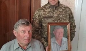 АТОвець з Тернопільщини на полігоні власноруч вишив портрети батькам (фотофакт)