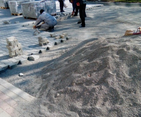 У Тернополі гарно ремонтують ще один двір (фотофакт)