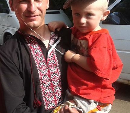 Тернополян просять допомогти врятувати життя націоналіста, батька двох дітей (Відео)