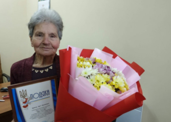 Неймовірна історія: тернопільська двірниця відсвяткувала 80 років!