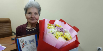 Неймовірна історія: тернопільська двірниця відсвяткувала 80 років!