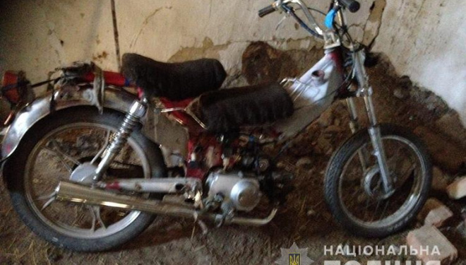 Неповнолітні на Тернопільщині викрали мопед