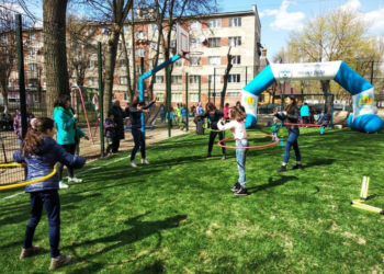 У ще одному мікрорайоні міста відкрили універсальний спортивний майданчик