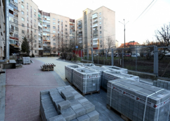 У Тернополі відновилися ремонти дворів: почали з вулиці Стадникова