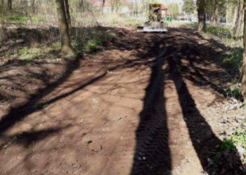 До Дальнього пляжу у Тернополі почали робити окрему доріжку для пішоходів та велосипедистів