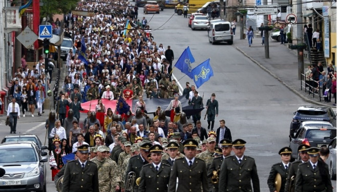 Як тернополяни вшанували День Героїв (лише одне фото)