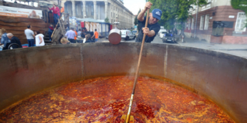 Організатори розповіли, хто і за яким рецептом готував рекордний бограч на фестивалі “Тернопільська БРАМА”