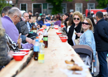 Ось це так! У Тернополі таки зробили найдовший стіл в Україні