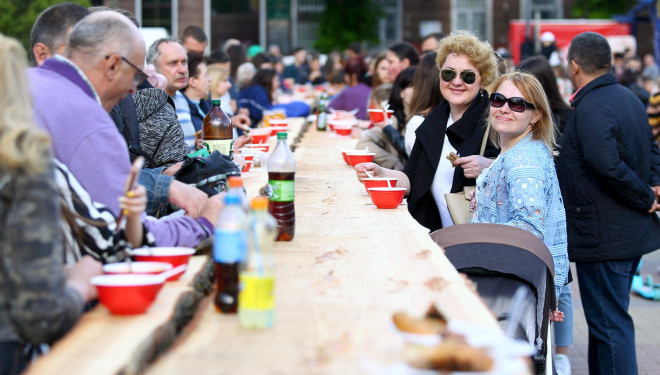 Ось це так! У Тернополі таки зробили найдовший стіл в Україні